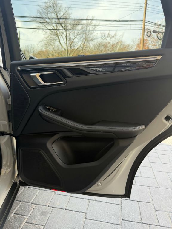 2023 Porsche Macan Base - Photo 23